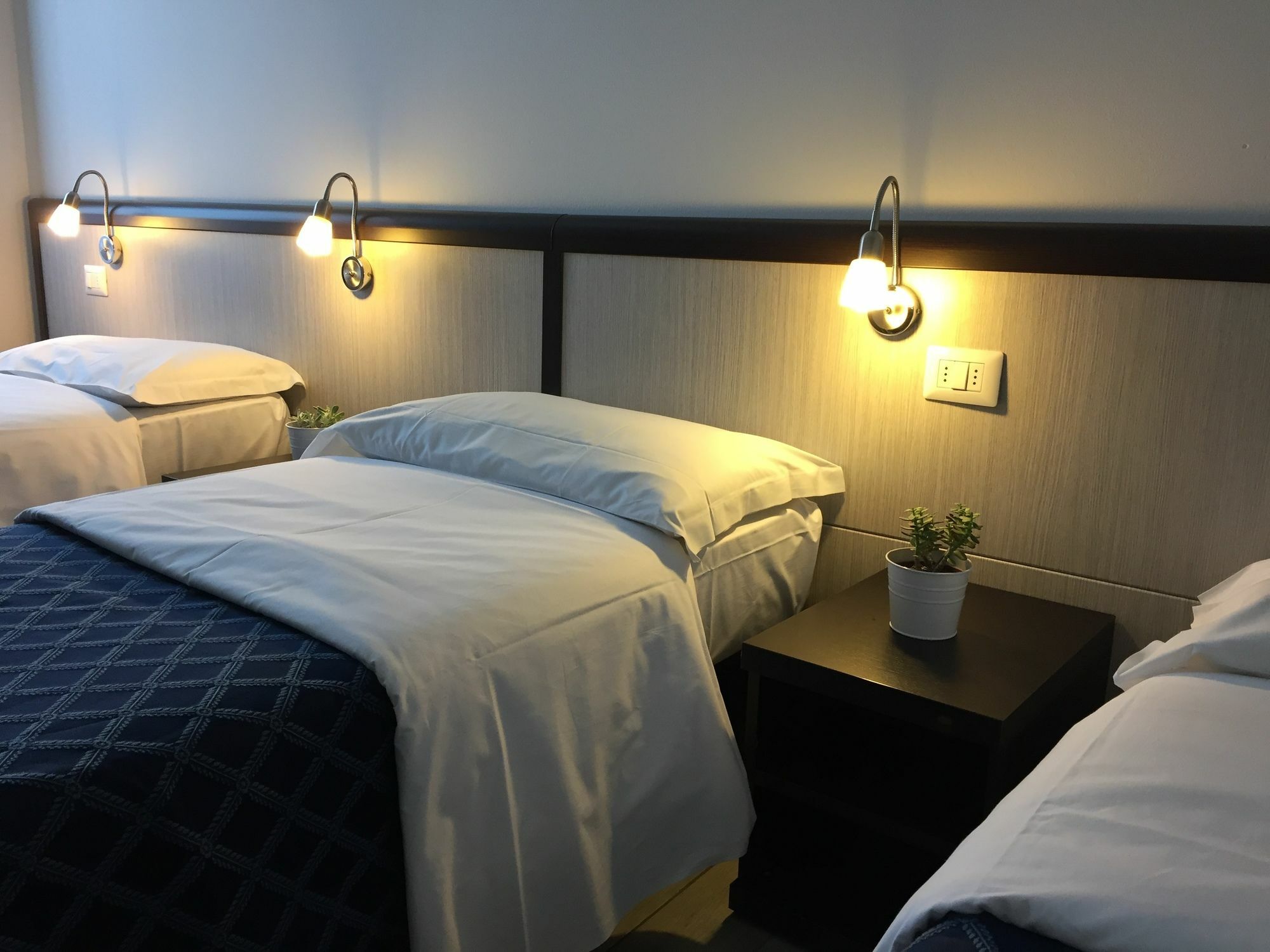 Av Hotel Milano Екстериор снимка