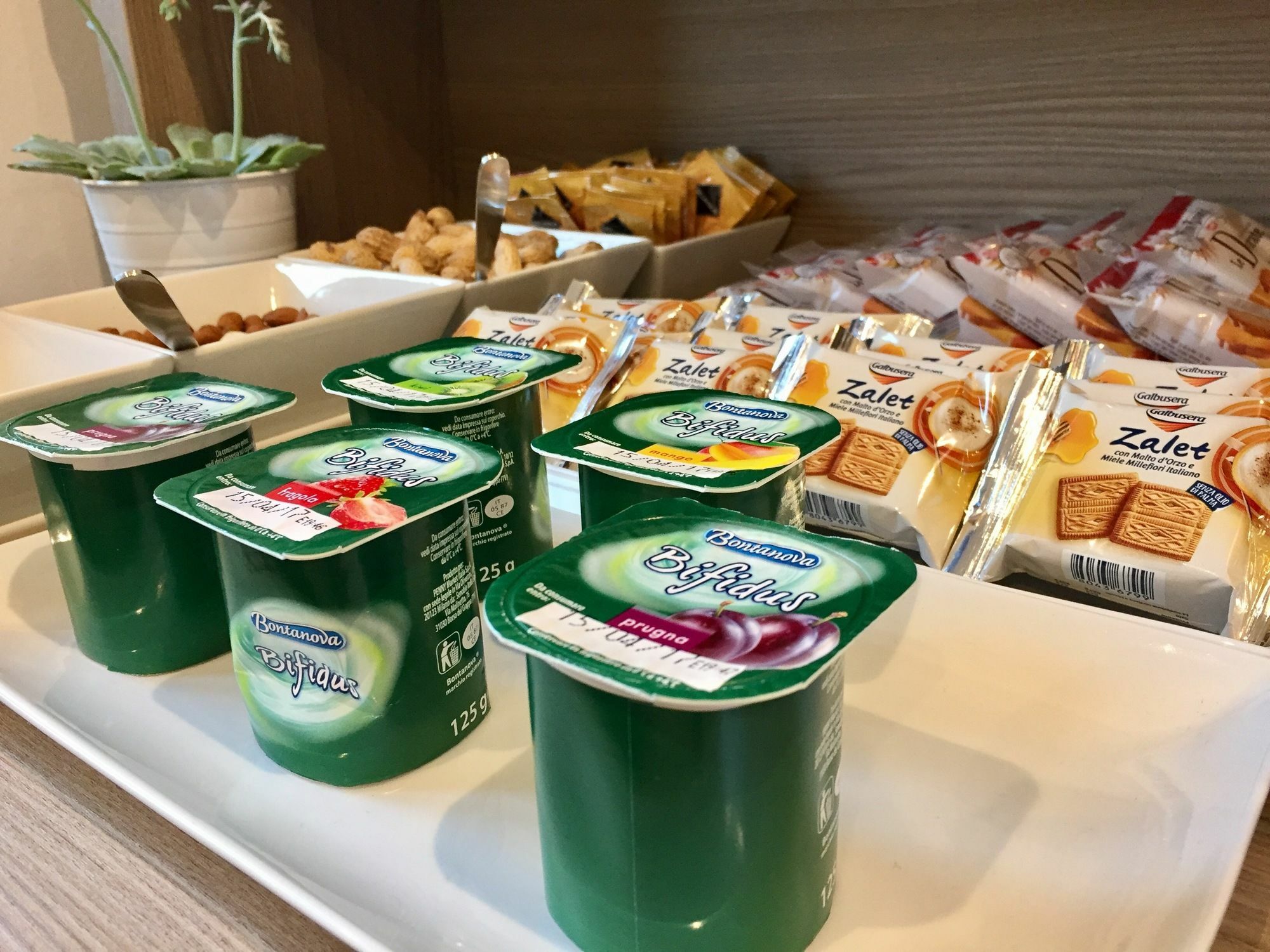 Av Hotel Milano Екстериор снимка