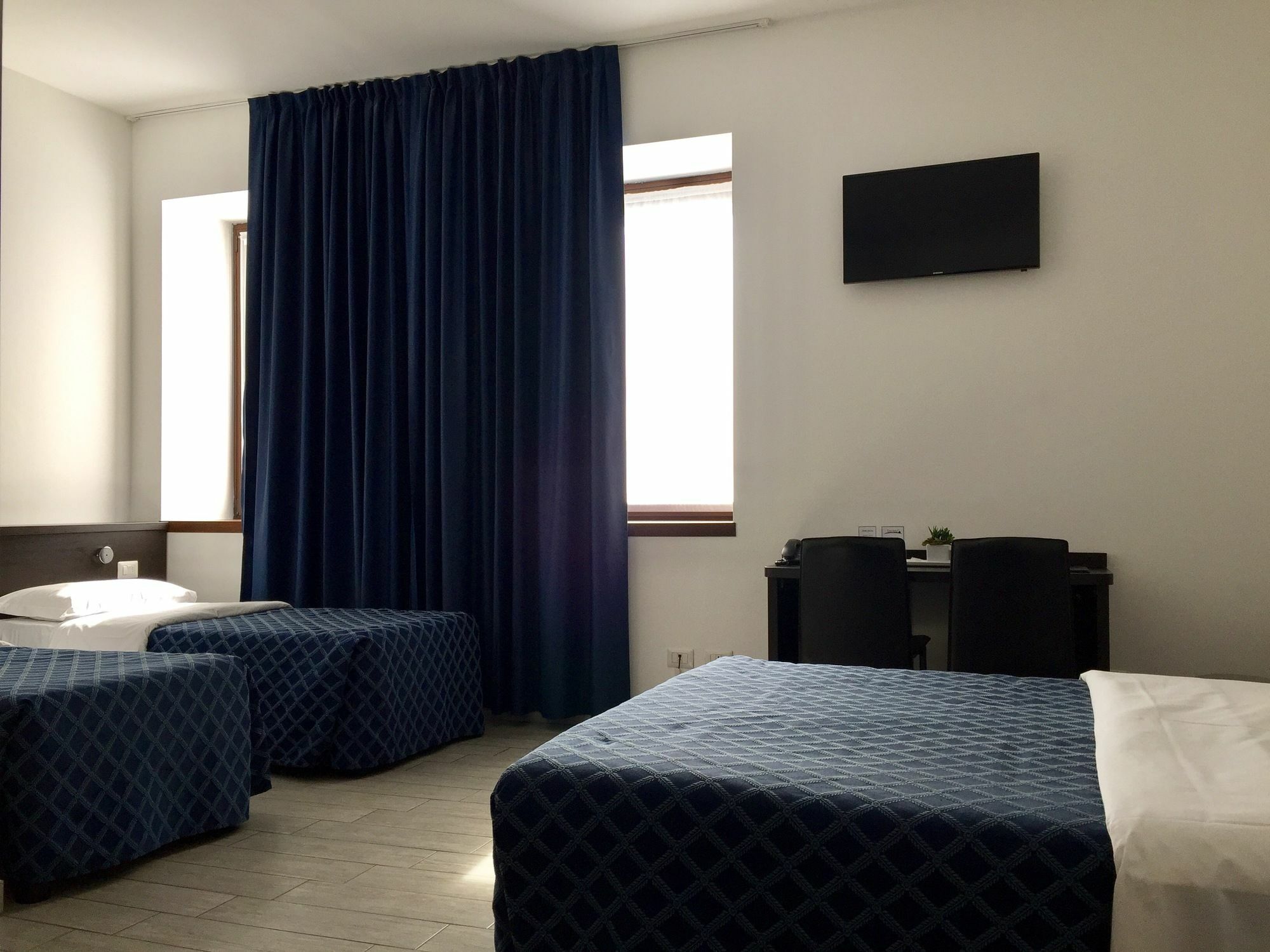 Av Hotel Milano Екстериор снимка